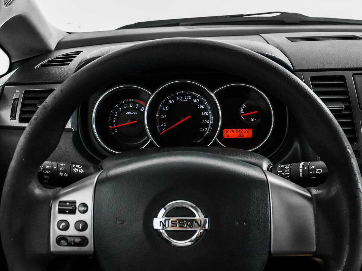 Купить Nissan Tiida с пробегом. Фото: #13