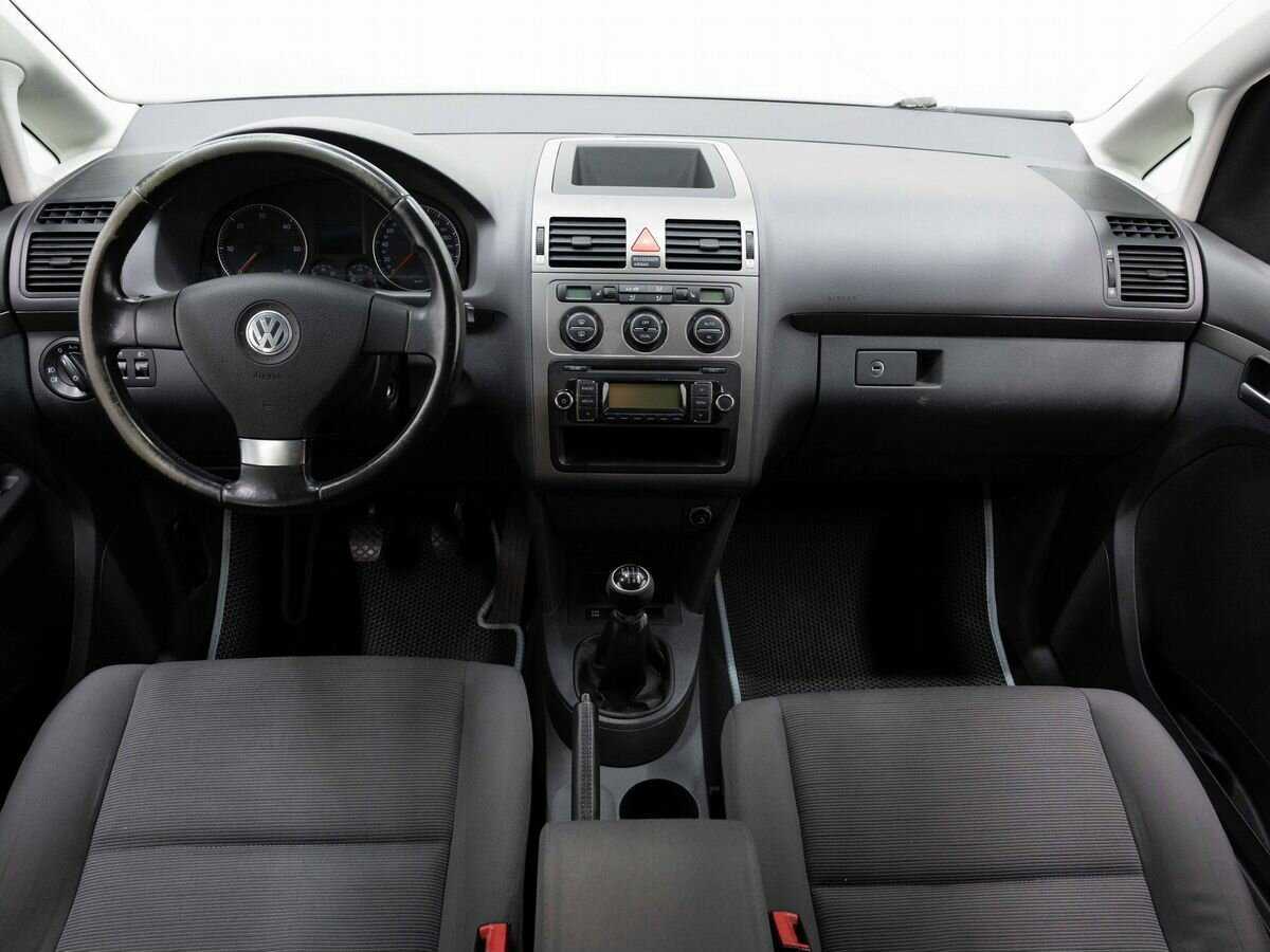 Купить Volkswagen Touran с пробегом. Фото: #12