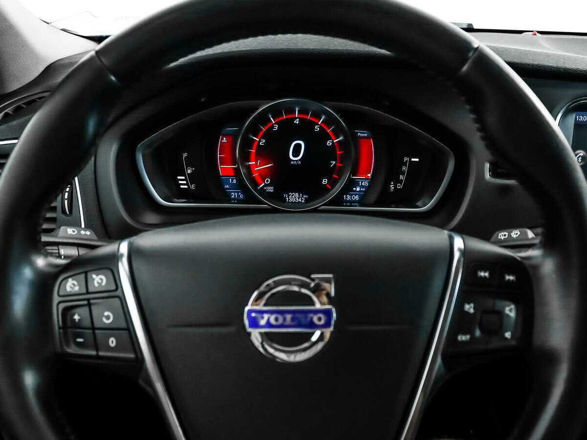 Купить Volvo V40 Cross Country с пробегом. Фото: #14