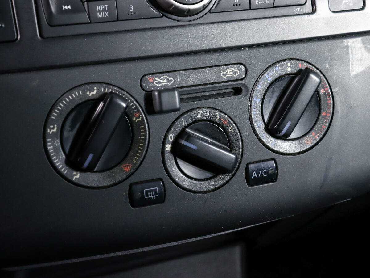 Купить Nissan Tiida с пробегом. Фото: #15