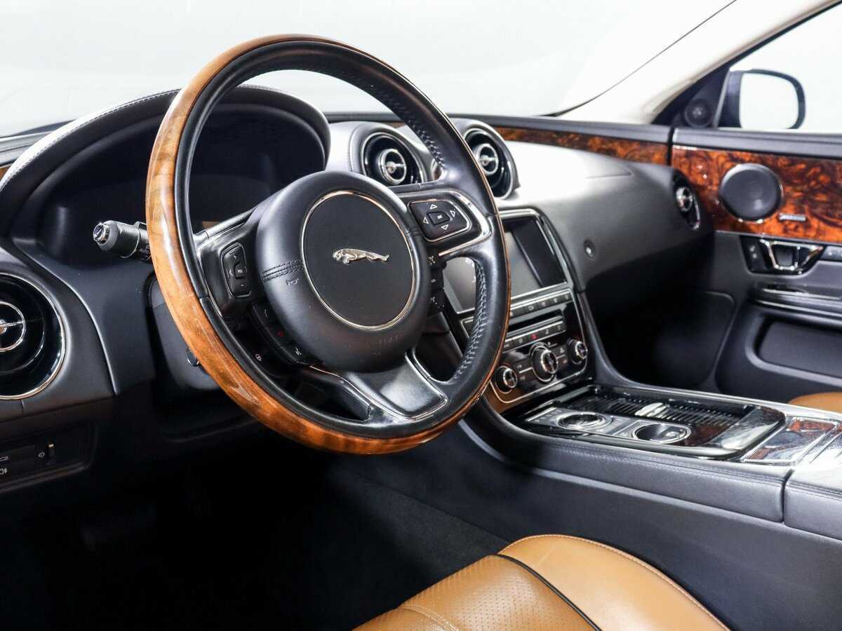 Купить Jaguar XJ с пробегом. Фото: #10