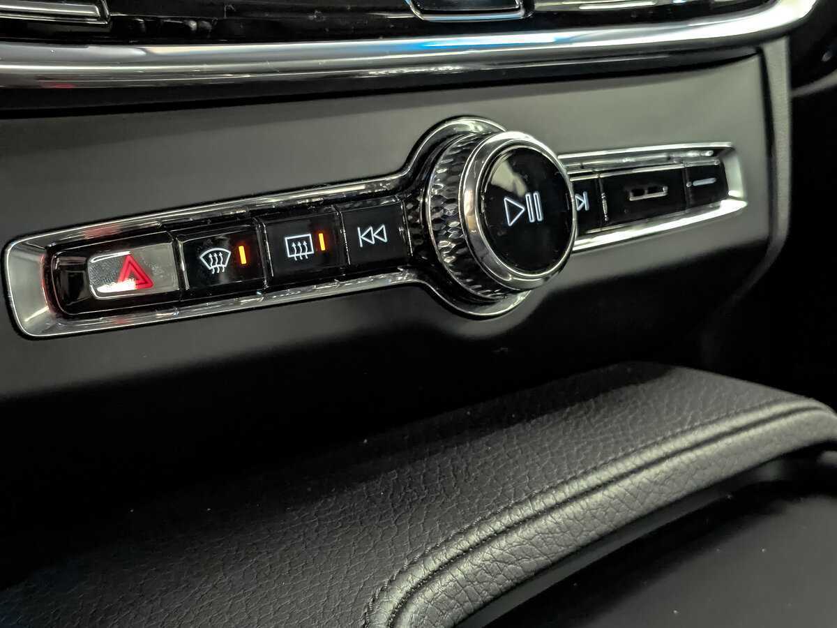 Купить Volvo S90 с пробегом. Фото: #24