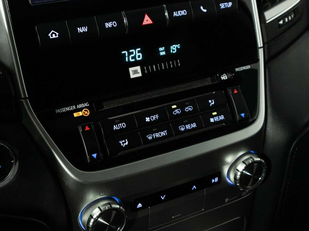 Купить Toyota Land Cruiser с пробегом. Фото: #19
