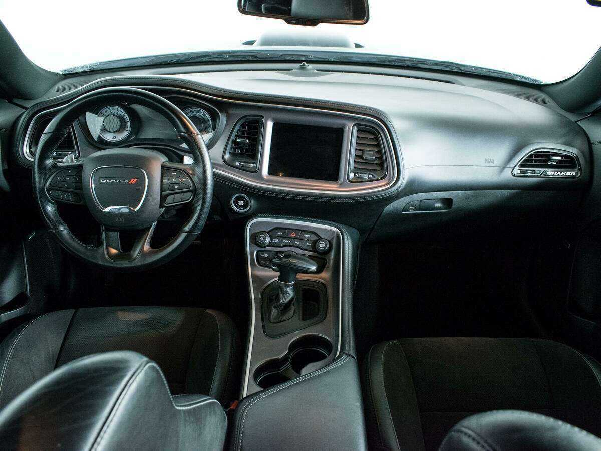 Купить Dodge Challenger с пробегом. Фото: #11