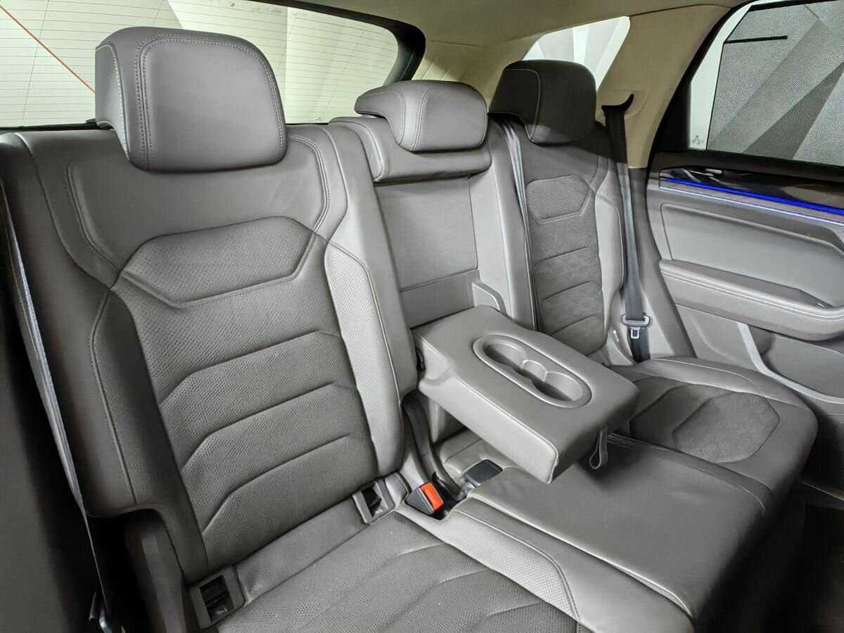 Купить Volkswagen Touareg с пробегом. Фото: #12
