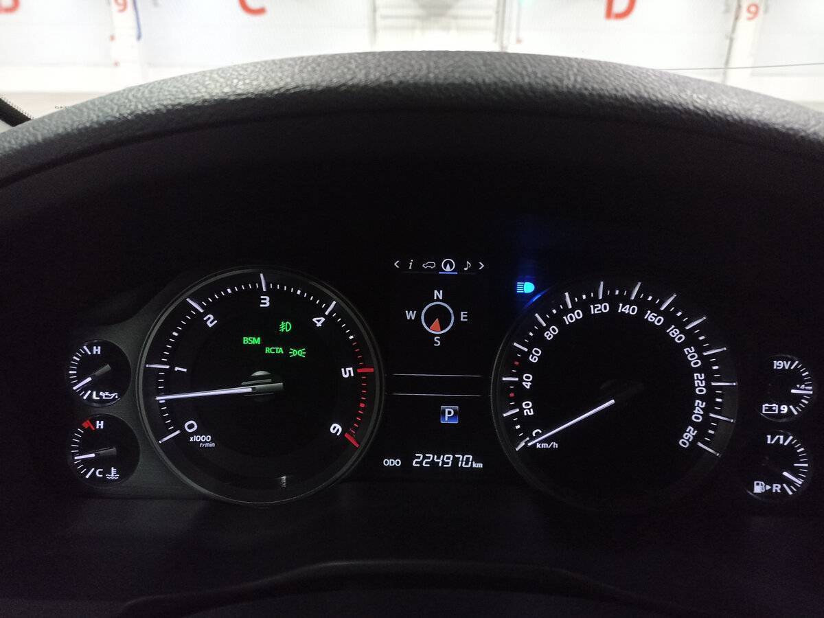 Купить Toyota Land Cruiser с пробегом. Фото: #12