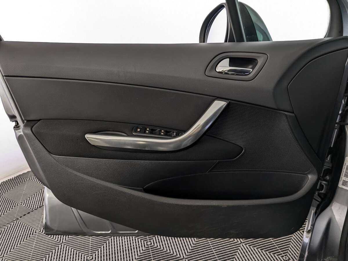 Купить Peugeot 308 с пробегом. Фото: #14