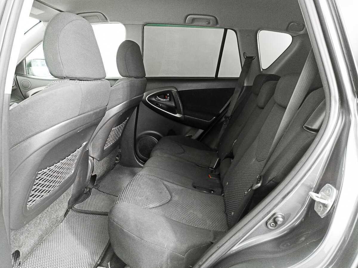 Купить Toyota RAV4 с пробегом. Фото: #9