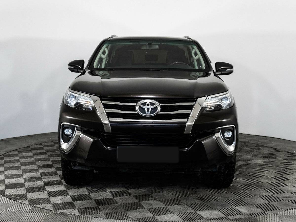 Купить Toyota Fortuner с пробегом. Фото: #2