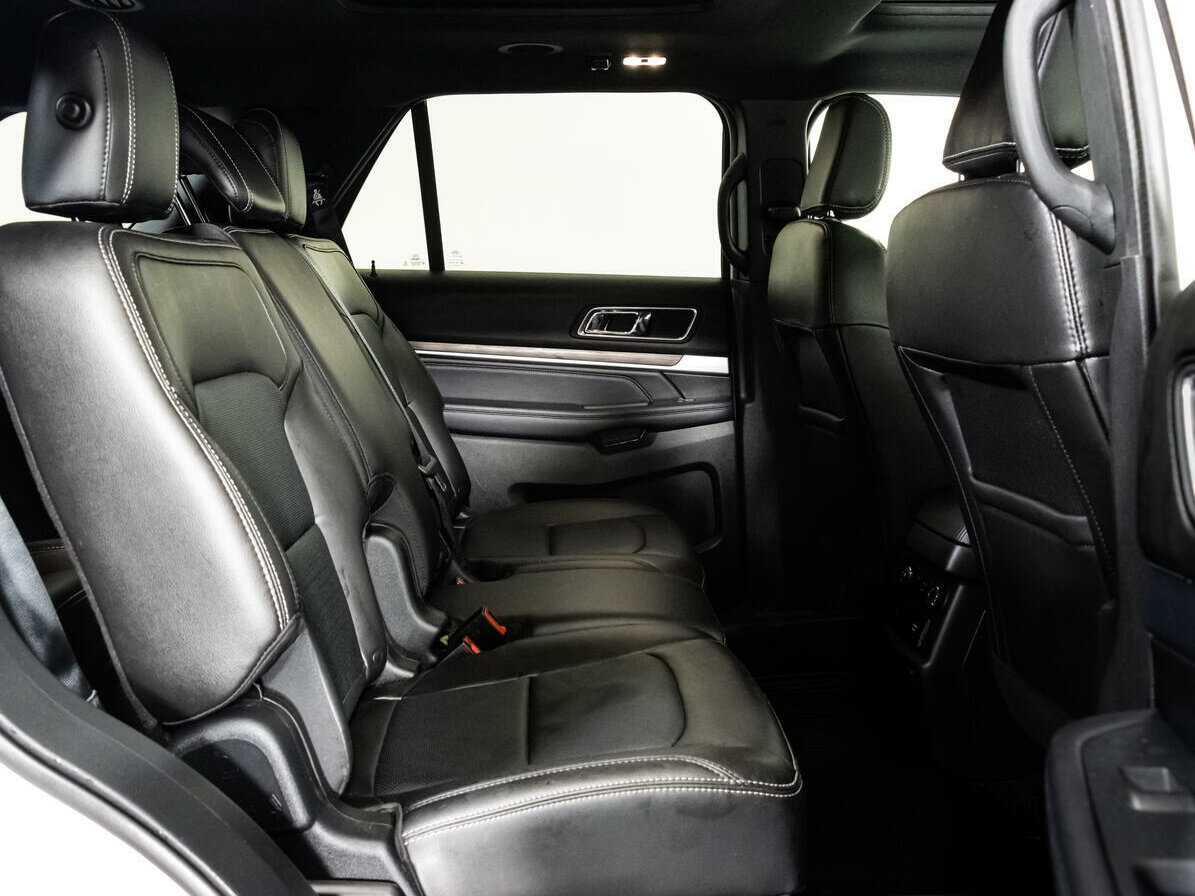 Купить Ford Explorer с пробегом. Фото: #10
