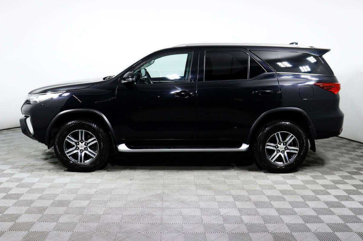 Купить Toyota Fortuner с пробегом. Фото: #7