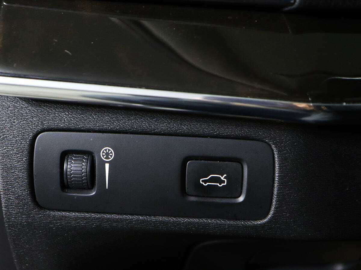 Купить Volvo XC90 с пробегом. Фото: #17