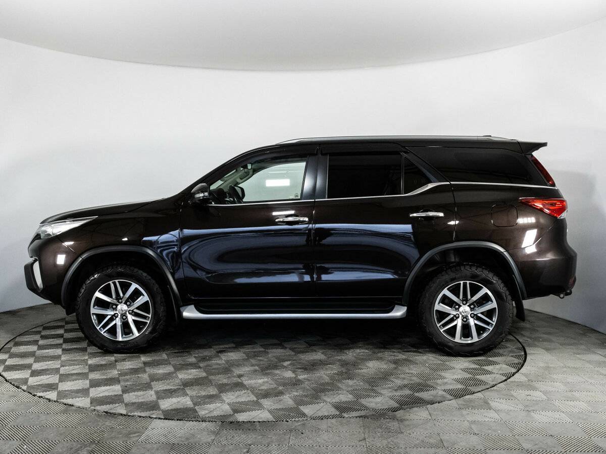 Купить Toyota Fortuner с пробегом. Фото: #8