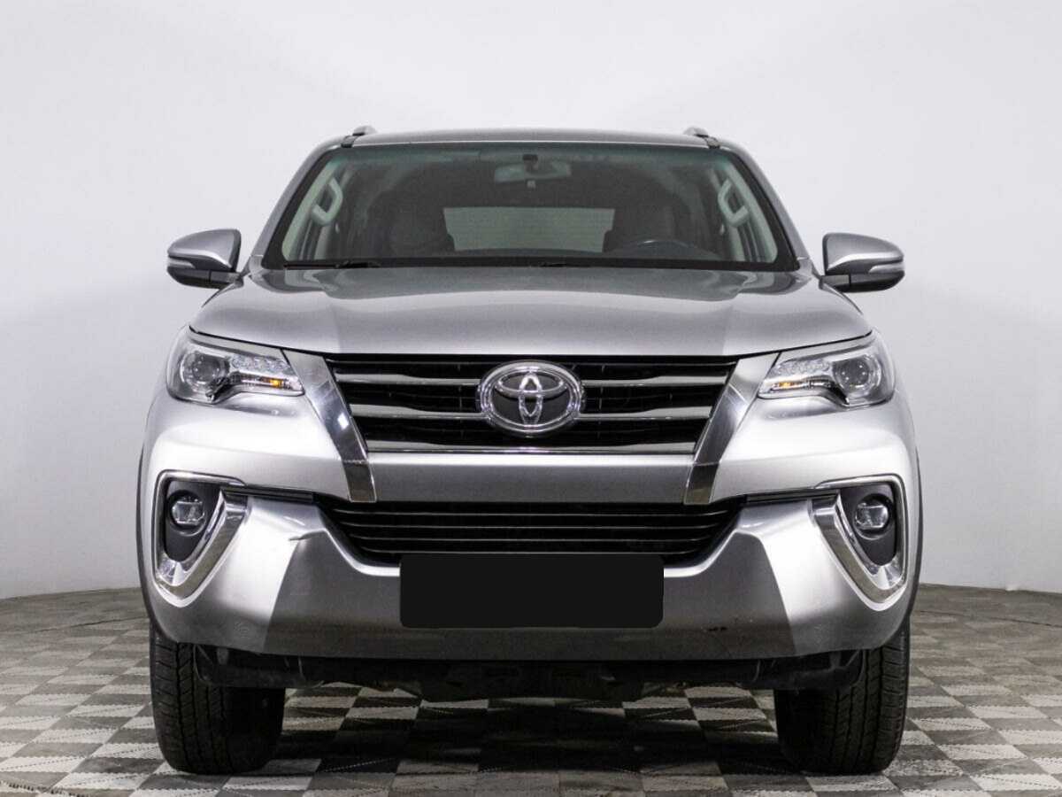 Купить Toyota Fortuner с пробегом. Фото: #1