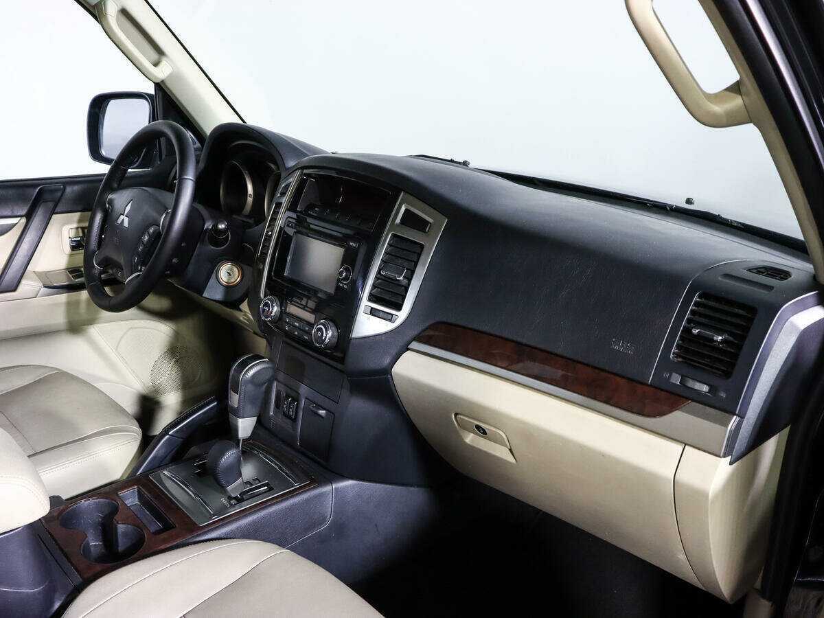 Купить Mitsubishi Pajero с пробегом. Фото: #7