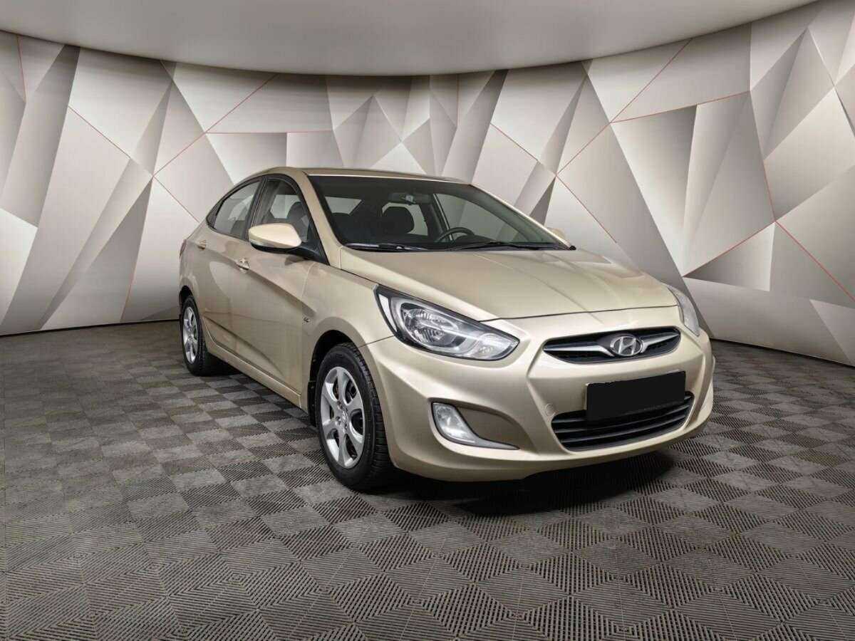 Купить Hyundai Solaris с пробегом. Фото: #2
