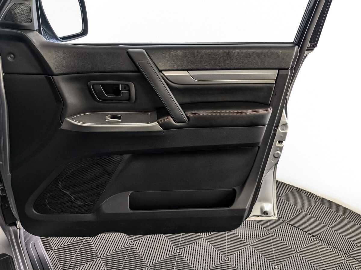 Купить Mitsubishi Pajero с пробегом. Фото: #20
