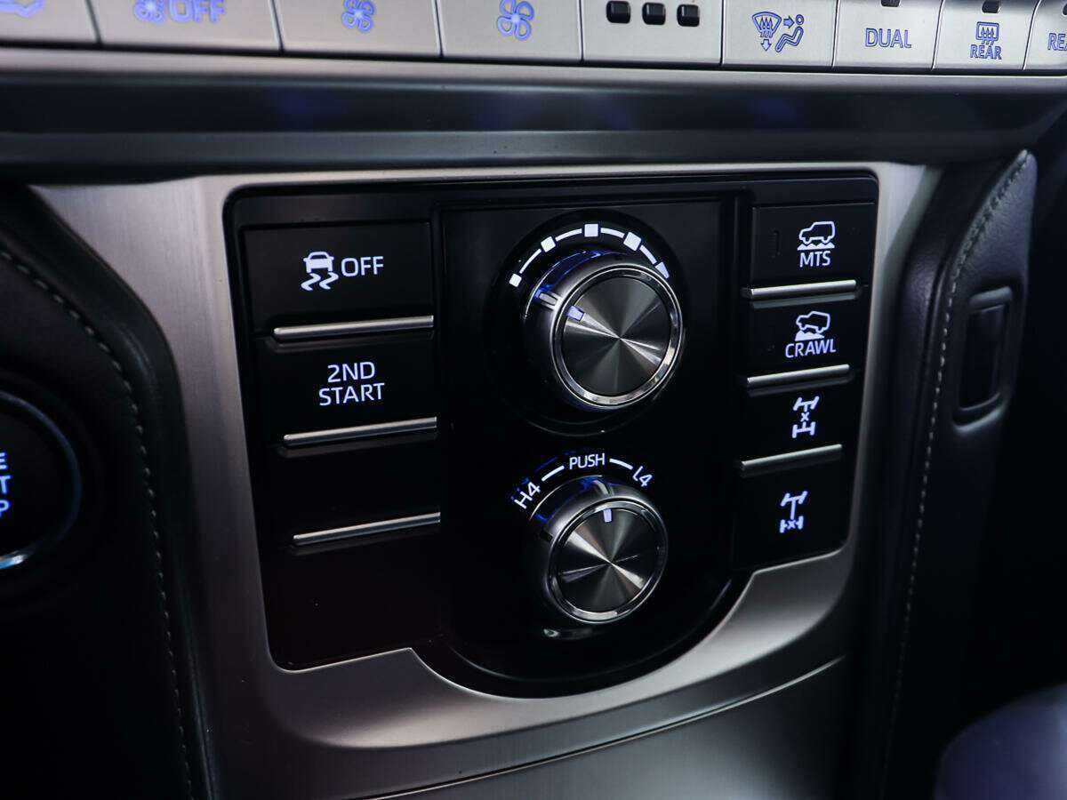 Купить Toyota Land Cruiser Prado с пробегом. Фото: #18