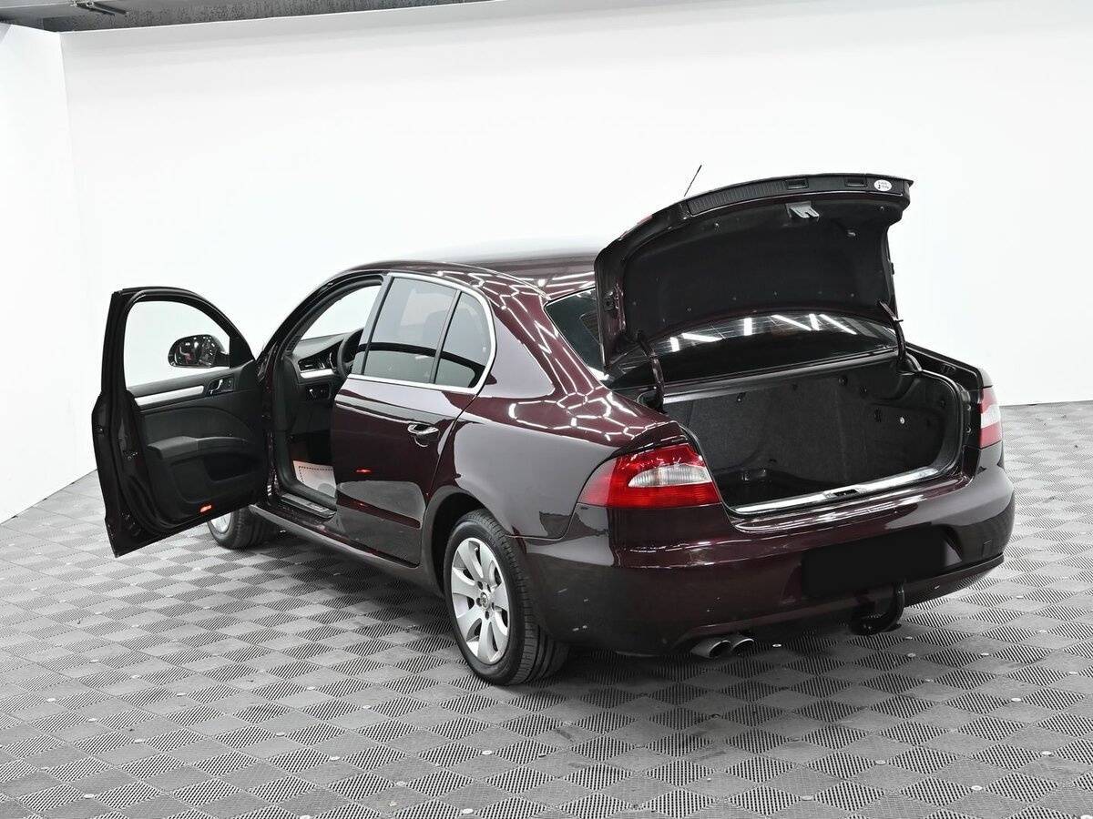 Купить Skoda Superb с пробегом. Фото: #4