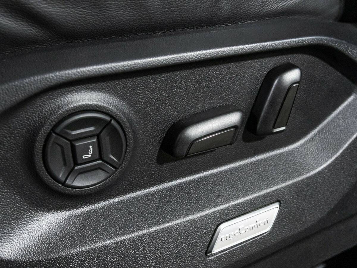 Купить Volkswagen Touareg с пробегом. Фото: #17