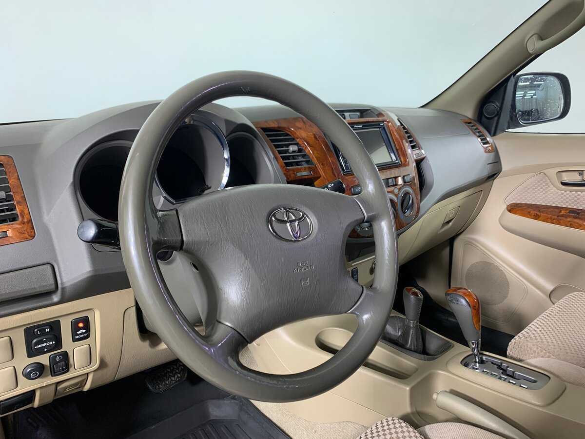 Купить Toyota Fortuner с пробегом. Фото: #8