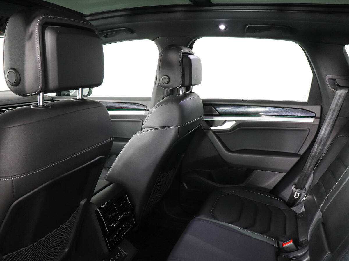 Купить Volkswagen Touareg с пробегом. Фото: #11