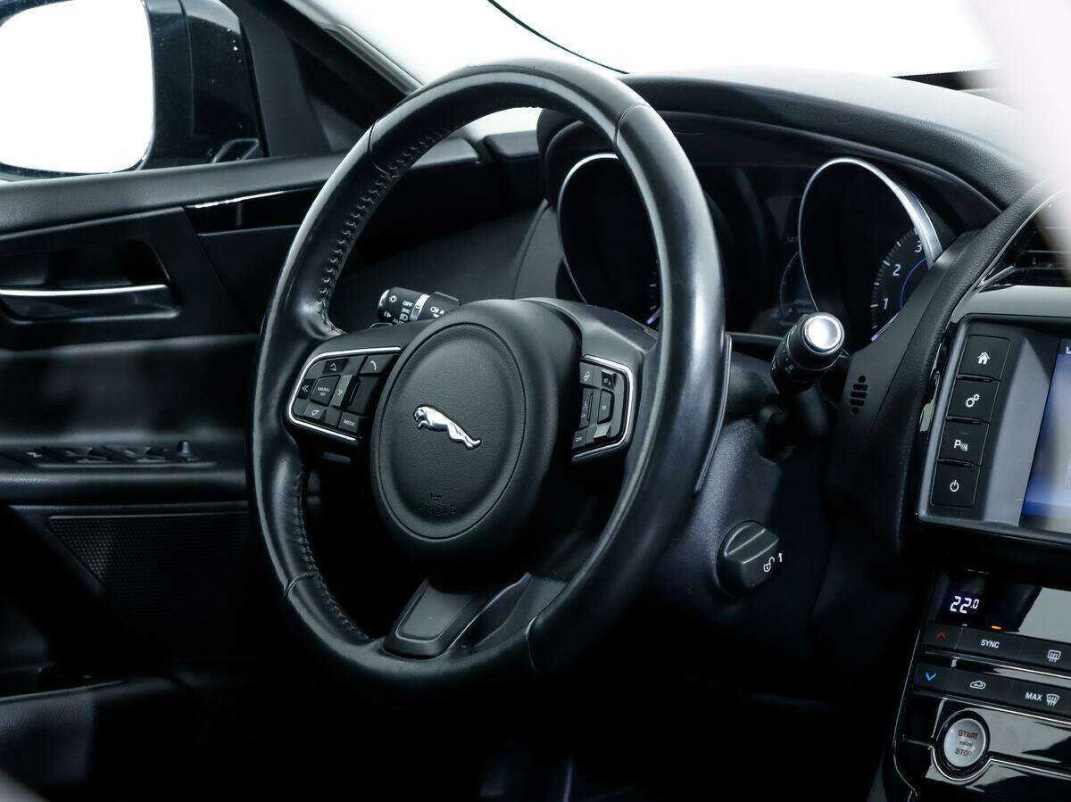 Купить Jaguar XE с пробегом. Фото: #20