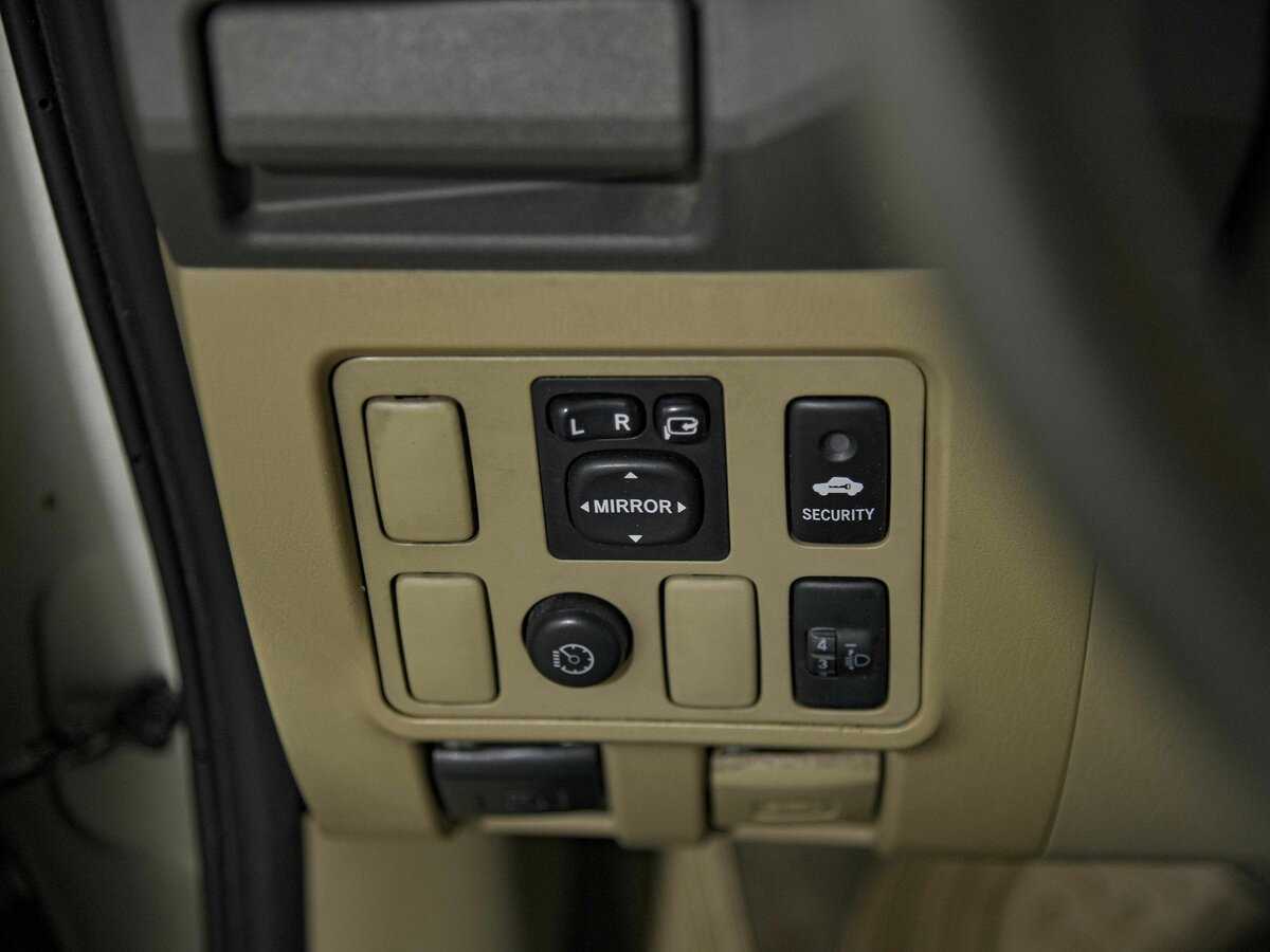 Купить Toyota Fortuner с пробегом. Фото: #11