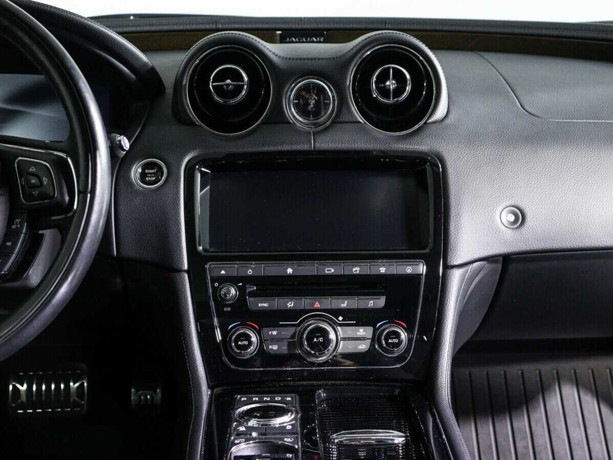 Купить Jaguar XJ с пробегом. Фото: #12