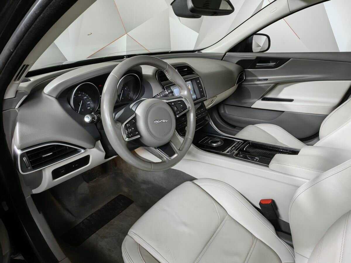 Купить Jaguar XE с пробегом. Фото: #13