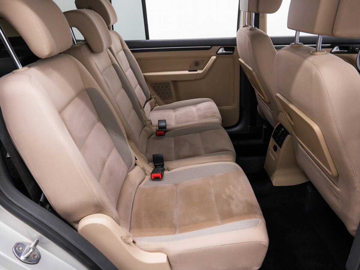 Купить Volkswagen Touran с пробегом. Фото: #8