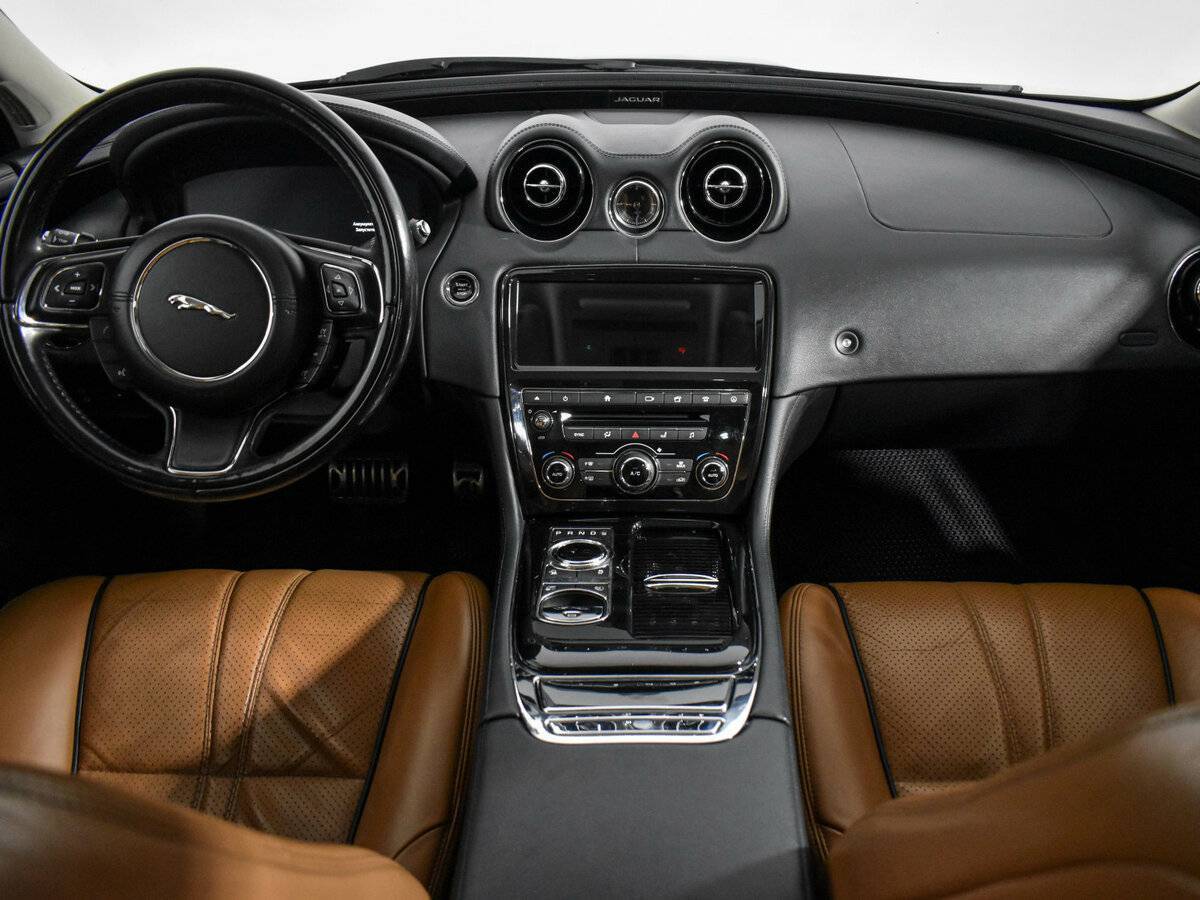 Купить Jaguar XJ с пробегом. Фото: #13