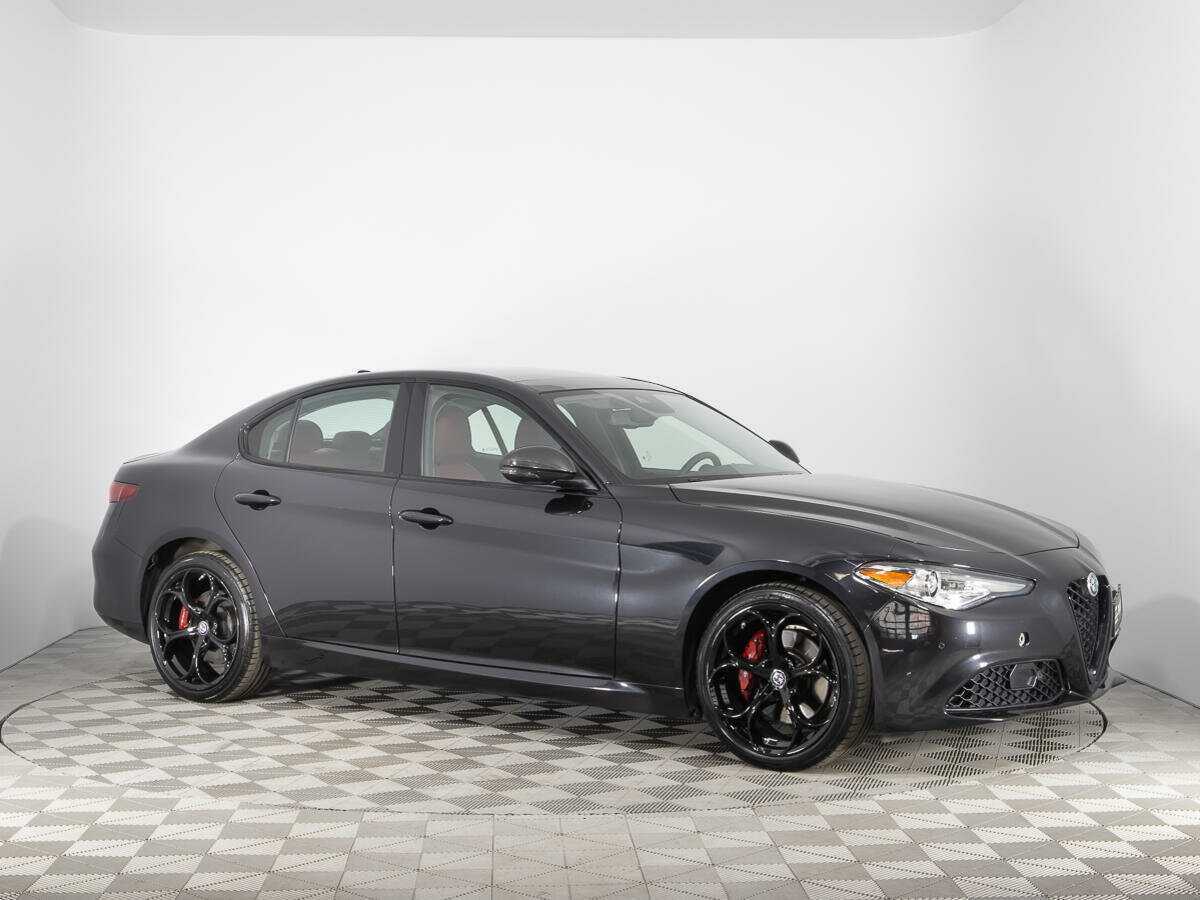 Купить Alfa Romeo Giulia с пробегом. Фото: #2