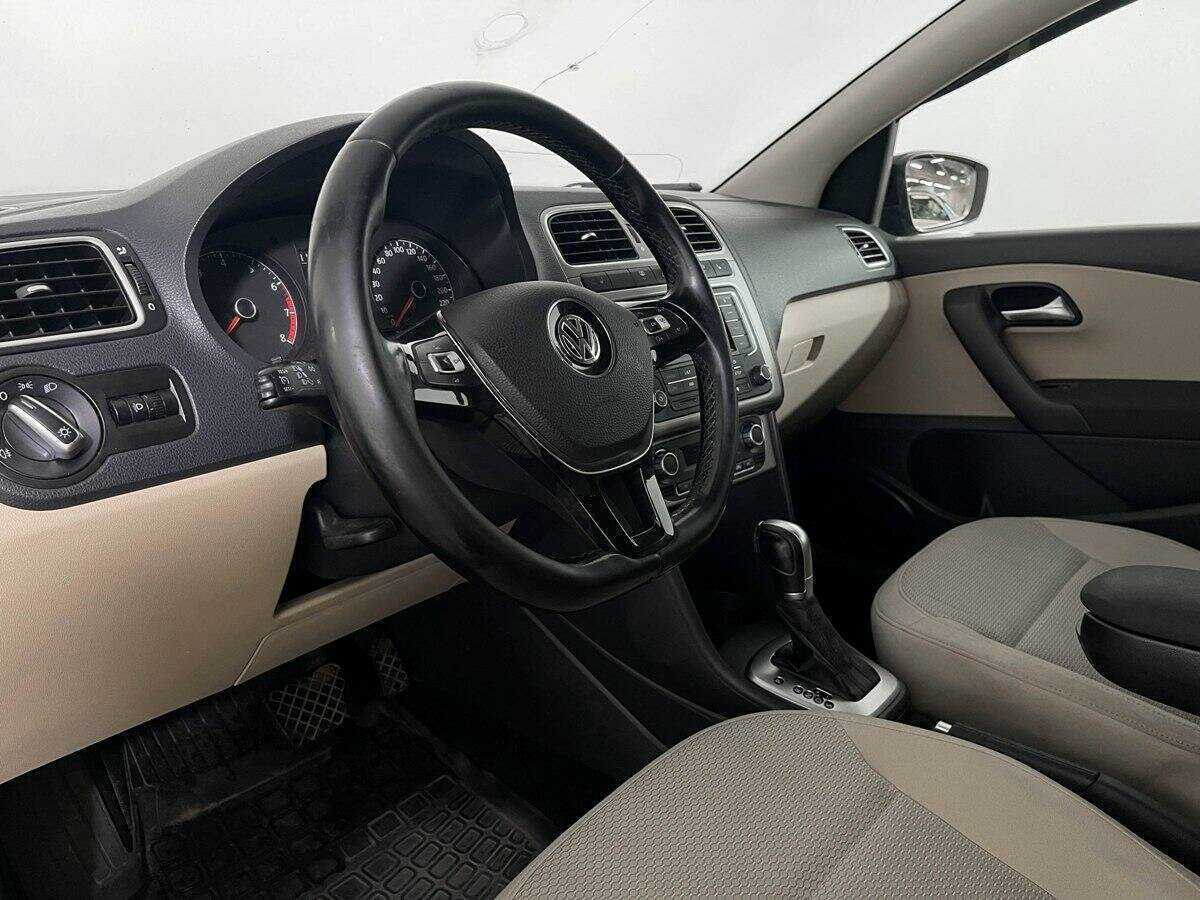Купить Volkswagen Polo с пробегом. Фото: #12
