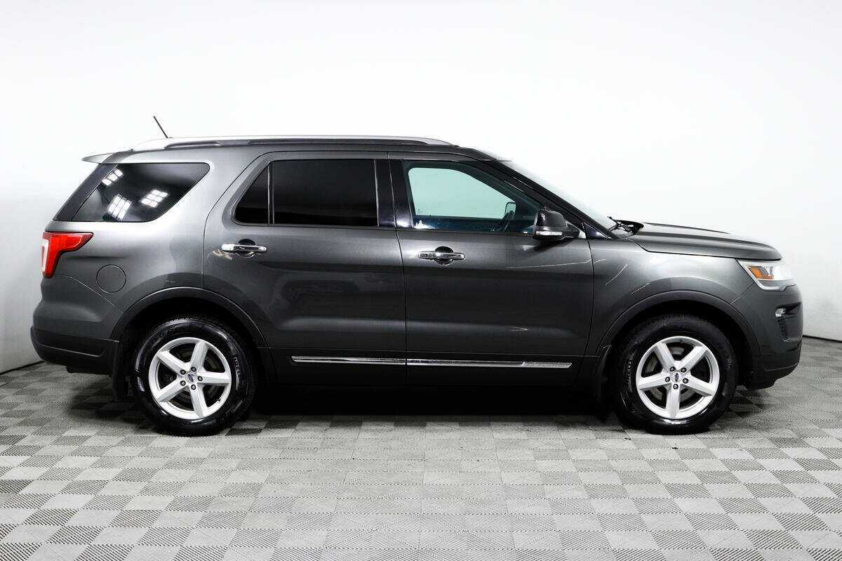 Купить Ford Explorer с пробегом. Фото: #2