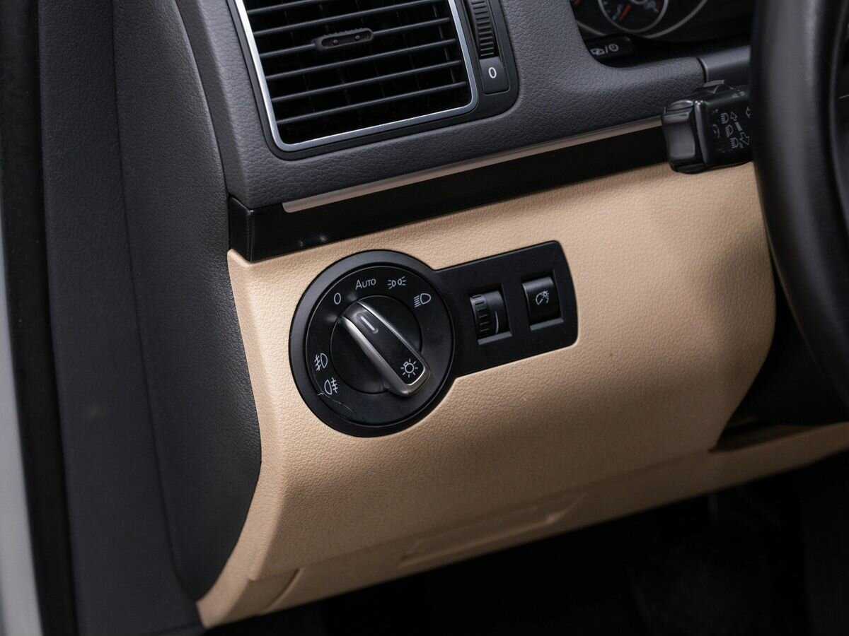 Купить Volkswagen Touran с пробегом. Фото: #16