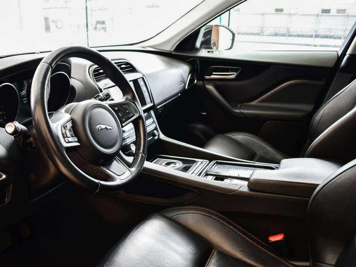 Купить Jaguar F-Pace с пробегом. Фото: #9