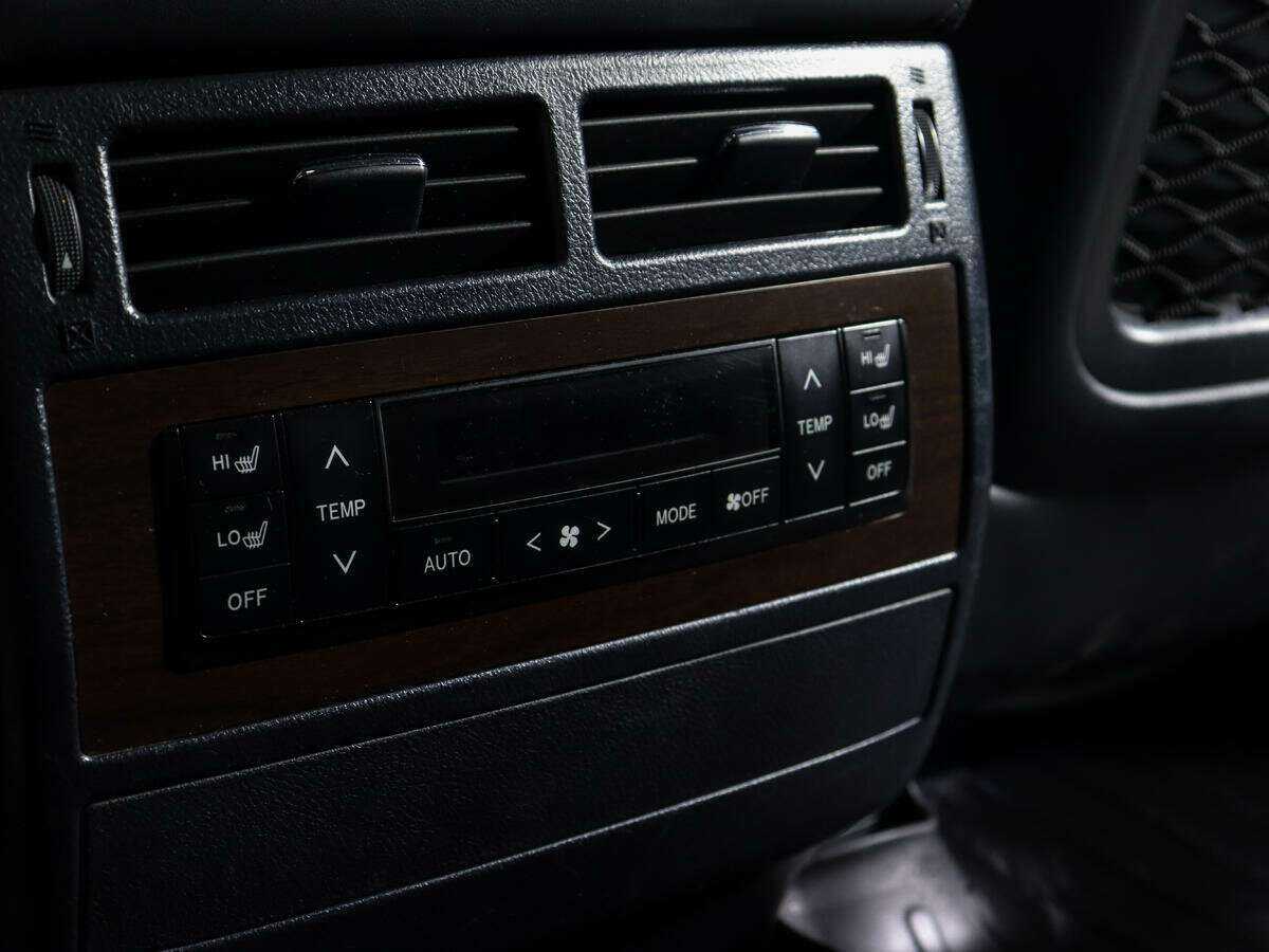 Купить Toyota Land Cruiser с пробегом. Фото: #11
