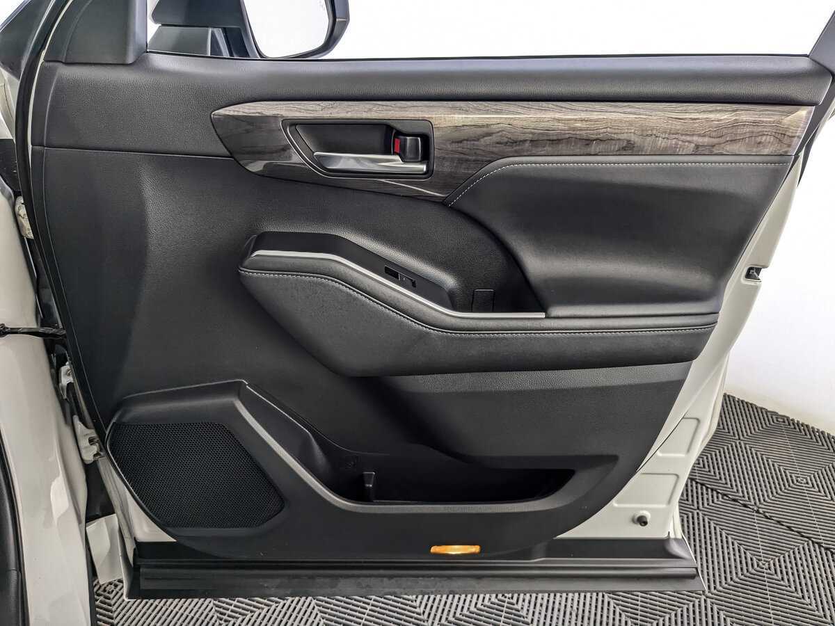 Купить Toyota Highlander с пробегом. Фото: #24