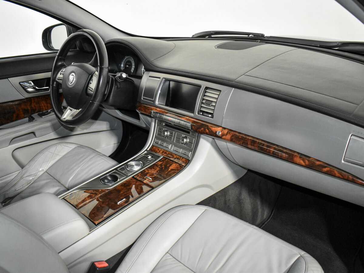 Купить Jaguar XF с пробегом. Фото: #11