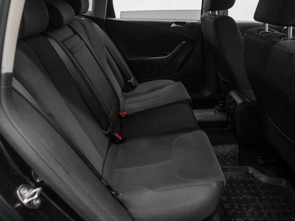 Купить Volkswagen Passat с пробегом. Фото: #8