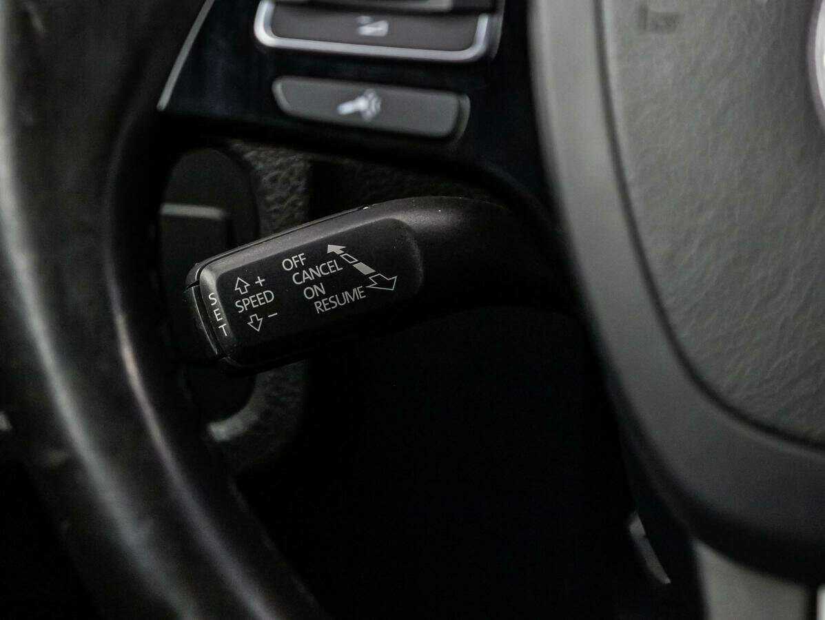Купить Volkswagen Touareg с пробегом. Фото: #18