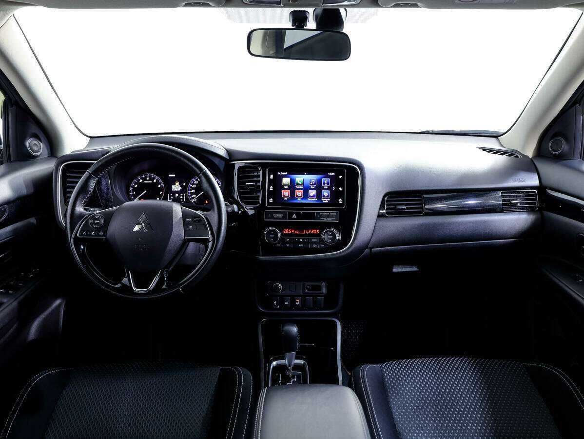 Купить Mitsubishi Outlander с пробегом. Фото: #9