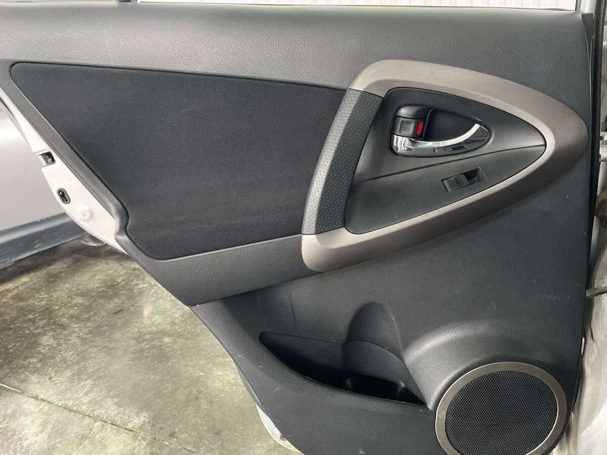 Купить Toyota RAV4 с пробегом. Фото: #14