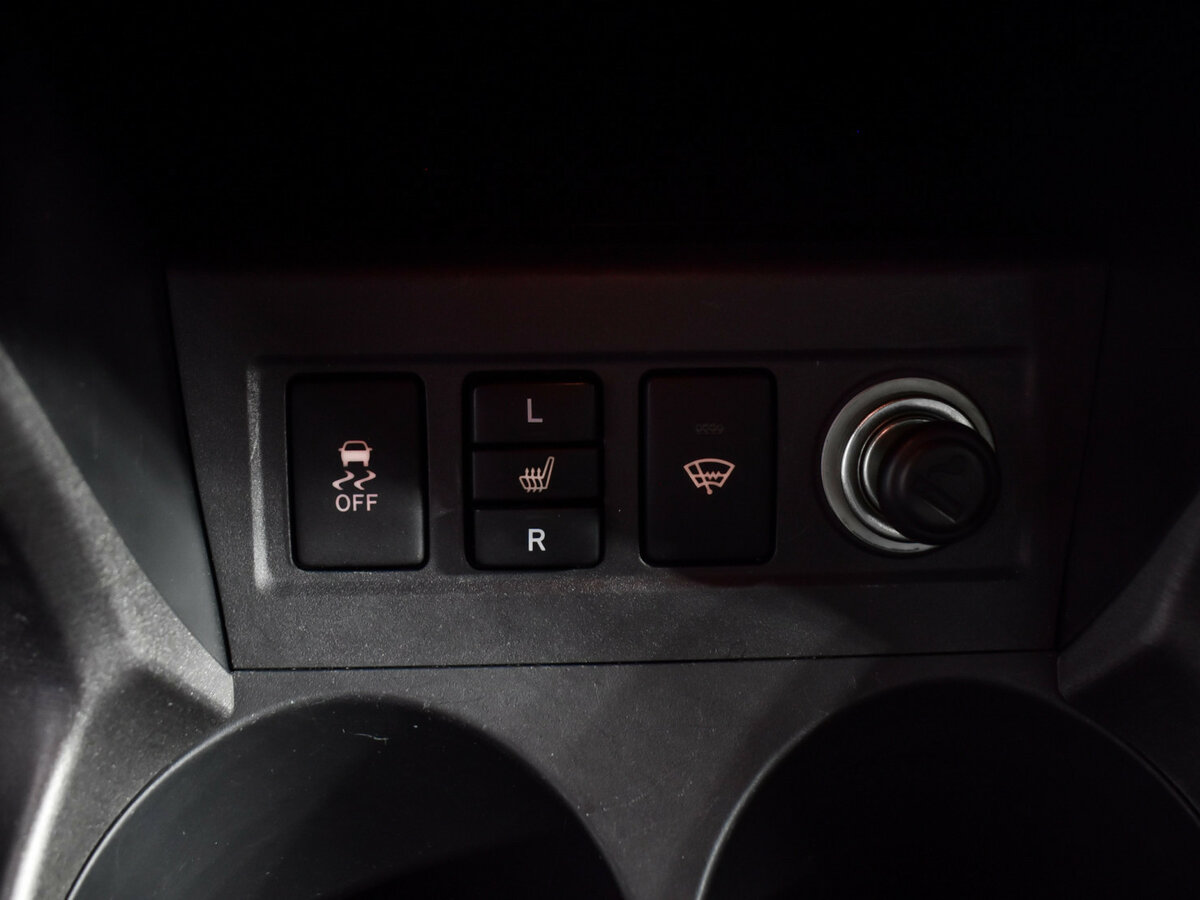Купить Toyota RAV4 с пробегом. Фото: #17