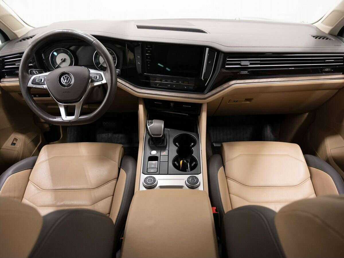 Купить Volkswagen Touareg с пробегом. Фото: #12