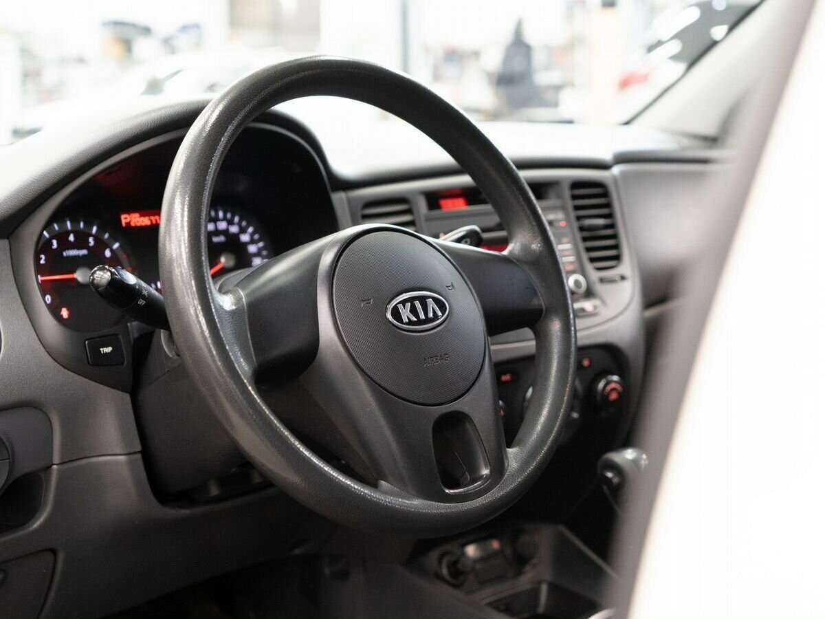 Купить Kia Rio с пробегом. Фото: #4