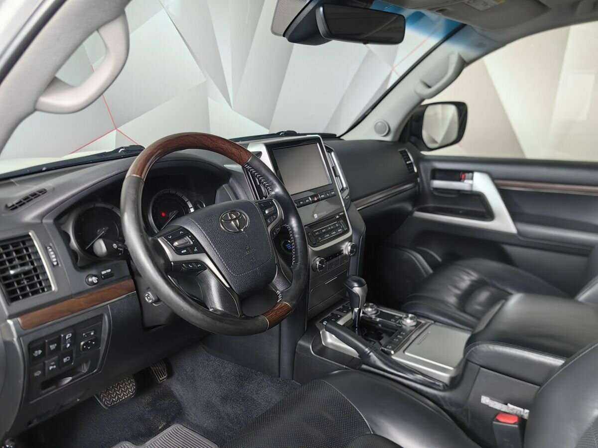 Купить Toyota Land Cruiser с пробегом. Фото: #12