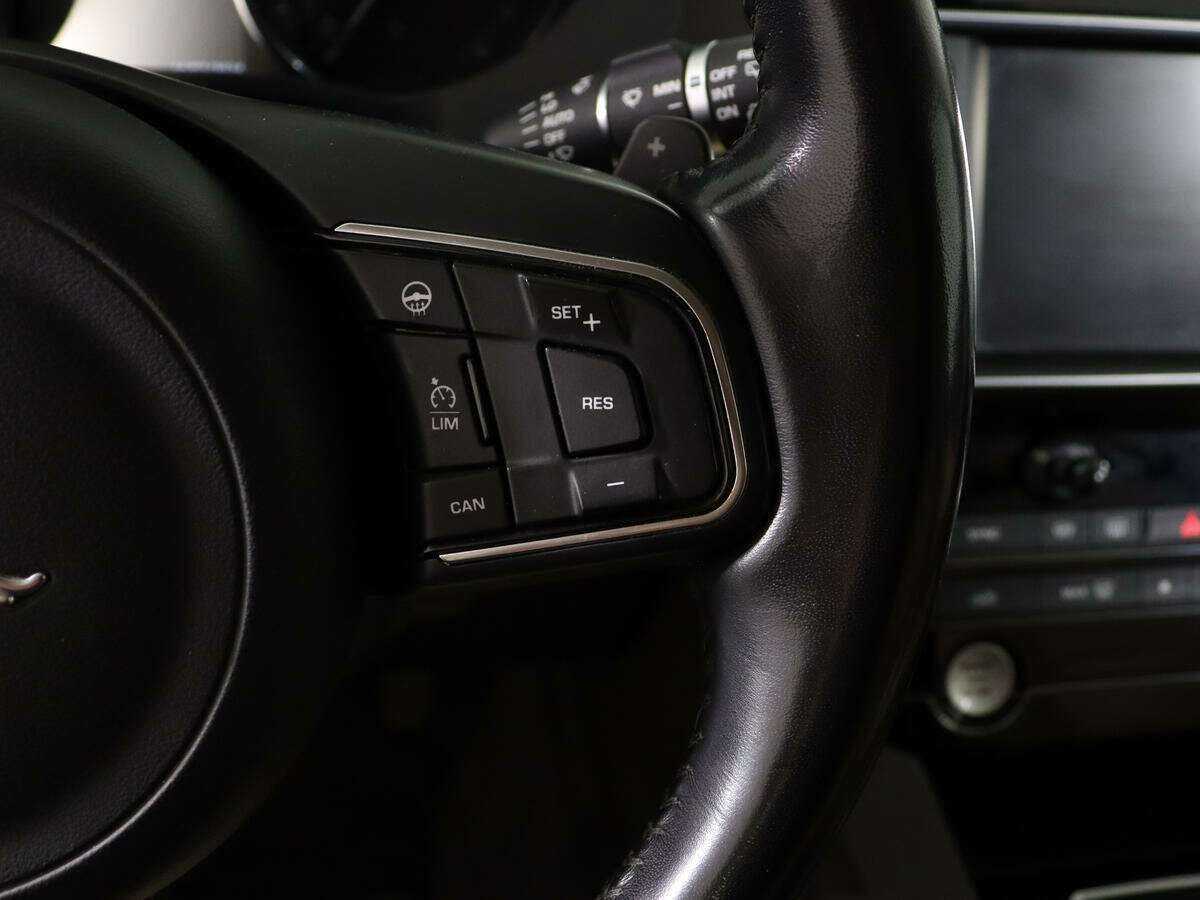 Купить Jaguar F-Pace с пробегом. Фото: #23
