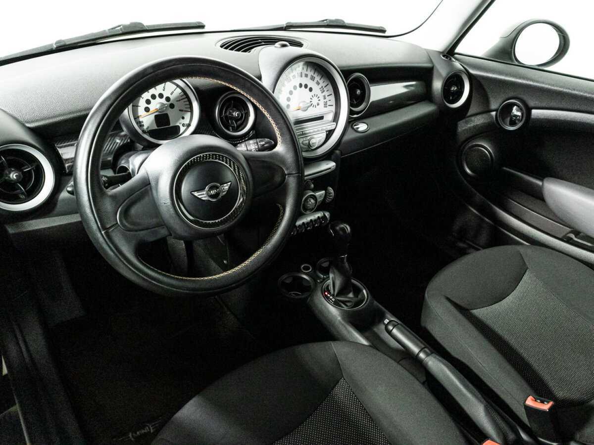 Купить Mini Hatch с пробегом. Фото: #10